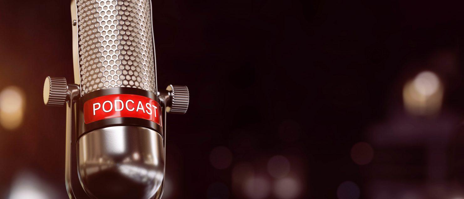 różnice pomiędzy podcastami a graniem na żywo